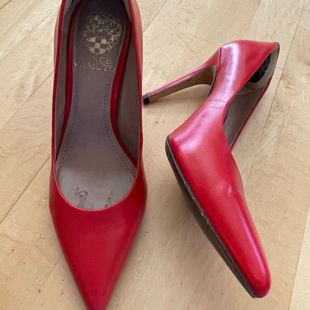 🍋 Vince Camuto patent leather heels size 6
